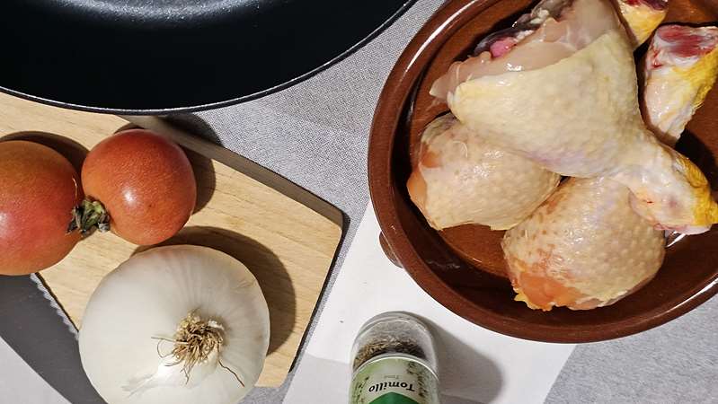 Ingredientes para preparar pollo guisado